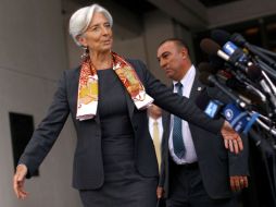 La ministra de Finanzas de Francia Christine Lagarde sale de la sede del Fondo Monetario Internacional. AFP  /