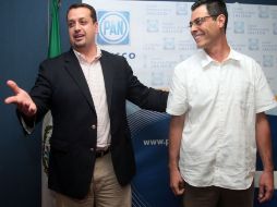Hernán Cortés e Iván Arguelles, su sustituto, en la reunión del Comité Estatal del PAN de ayer. E. BARRERA  /