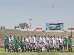 La Selección mexicana reconoció la cancha del Rose Bowl, donde se enfrenta este día a los estadounidenses. MEXSPORT  /