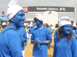 Los seguidores mexicanos de 'Los Pitufos' se congregaron en el Estadio Azteca para establecer un Récord Mundial Guinness. NTX  /