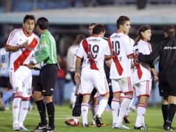 Jugadores del Club River Plate, pasan a segunda división tras empatar con Belgrano. MEXSPORT  /