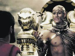 En la primera entrega de la cinta 300, el actor brasileño Rodrigo Santoro (derecha) encarnó a Xerxes. ESPECIAL  /