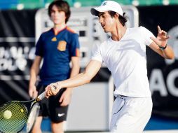 Luis Díaz Barriga, participa en el torneo amistoso Pro-Am de ayer en el Centro Telcel de Tenis. E. PACHECO  /