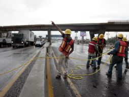 Personal de la CFE y de la SVyT fue el encargado de los trabajos en la zona. A. HINOJOSA  /
