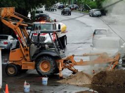 Trabajadores de manera accidental ocasionaron la ruptura de un gasoducto que provocó alarma entre vecinos. ESPECIAL  /