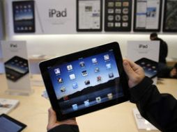 Mientras los rivales ingresan agresivamente en un mercado, Apple inició con el iPhone y el iPad. ARCHIVO  /