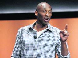 Kobe Bryant, padeció de muchos dolores en la rodilla derecha durante la pasada campaña. GETTY IMAGES  /