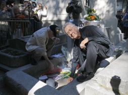 Manzarek y Krieger acudieron al cementerio de Pere-Lachaise. AP  /