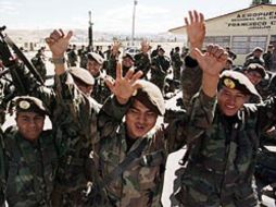 Los panfletos del grupo Sendero Luminoso invitan a la población a unirse a la rebelión. EFE  /