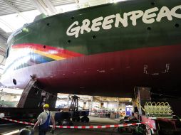 La nueva nave de Greenpeace cuenta en su popa con una gran plataforma para transportar un helicóptero. AFP  /