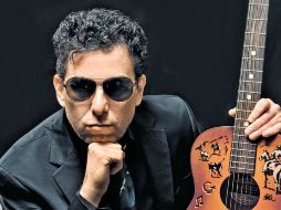 Aunque ha regalado canciones por internet, Andrés Calamaro se muestra escéptico sobre el libre intercambio . ARCHIVO  /