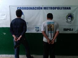 Víctor Manuel García Reyes, de 23 años y Miguel Ángel Huitrón Copado, de 17, detenidos por el cargo de portación de armas. O. RUVALCABA  /