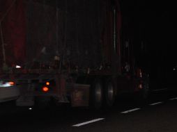 El cuerpo del hombre quedó en el arcén de la vía después de que un camión lo atropelló. O. RUVALCABA  /