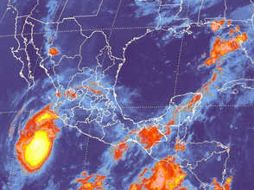 Imágen satelital de México, donde se observa  la tormenta tropical 'Calvin' en el océano Pacífico. ESPECIAL  /