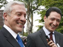 Fernando Guzmán y Alonso Ulloa, tras su reunión para dar a conocer sus intenciones políticas. M. FREYRIA  /