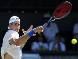 El tenista estadounidesnse tardó una hora y 42 minutos en sellar su triunfo. AP  /