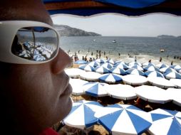 Los salvavidas desarrollan una importante labor para garantizar una feliz estancia de los vacacionistas. EL UNIVERSAL  /