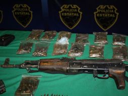 Aseguraron cuatro rifles calibre .22, junto con 196 balas de diferentes calibres. ARCHIVO  /