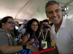 Vestido muy casual con una camiseta blanca y unos jeans atendió a la prensa. AP  /