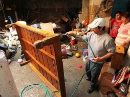 El agua de las precipitaciones afectó a al menos 45 viviendas en la colonia zapopana. A. CAMACHO  /