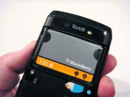 Los BlackBerry están en tercer lugar mundial en ventas por debajo del iPhone y otros teléfonos inteligentes. ARCHIVO  /