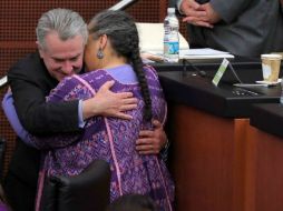 Beatriz Paredes, legisladora priista despide al senador Santiago Creel. EL UNIVERSAL  /