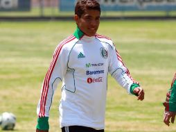 El mediocampista, Jonathan Dos Santos, aún no ha decidido si se quedará con el Barsa o buscará oportunidad en otro conjunto. MEXSPORT  /