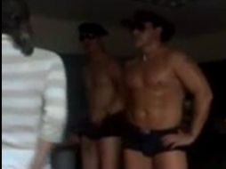 El video de las funcionarias con desnudistas fue colgado a internet y divulgado por los medios locales. ESPECIAL  /