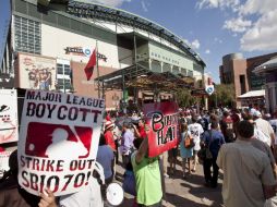 Ahora los estudientes indocumentados de California podrán tramitar una beca para sus estudios. EFE  /