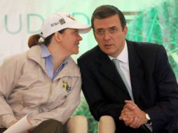 Marcelo Ebrard en el programa de reforestación junto a Martha Delgado, secretaria de Medio Ambiente capitalino. EL UNIVERSAL  /