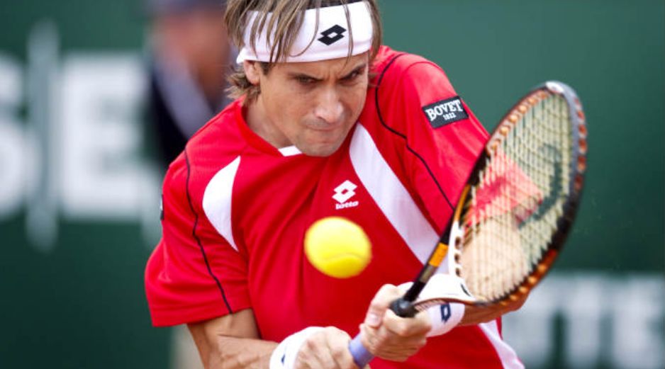 El español regresa una pelota a Andreas de Austria durante los cuartos de final. AP  /