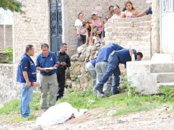 Personal del Servicio Médico Forense levantó el cuerpo de la víctima, y lo trasladó a la morgue de la ciudad. O. RUVALCABA  /