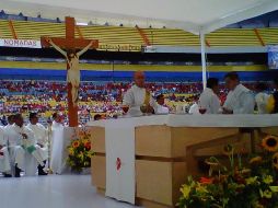 El encuentro concluyó hoy con una emotiva y colorida misa que encabezó el nuncio apostólico en México, Christopher Pierre. M. MENDOZA  /