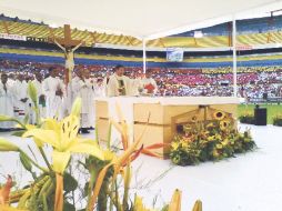 Christopher Pierre, nuncio apostólico en México, encabezó la ceremonia religiosa con la que concluyó el evento. M. PERDOMO.  /