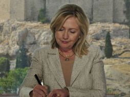 Hillary Clinton firma un acuerdo que busca prevenir el tráfico de piezas griegas de valor cultural hacia Estados Unidos. REUTERS  /
