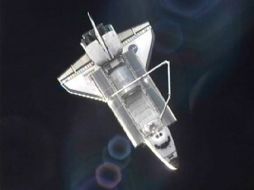 La tarea siguiente de los tripulantes del Atlantis es la inspección del exterior de la nave con un brazo robótico. REUTERS  /