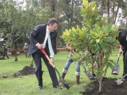 El pasado fin de semana el jefe de Gobierno capitalino participó en la reforestación nacional. NOTIMEX  /