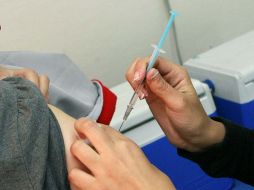 Las autoridades informan que se aplican vacunas contra la enfermedad en las personas en riesgo, entre 12 y 39 años de edad. ARCHIVO  /