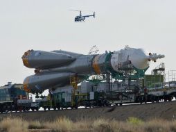 El cohete ruso Soyuz y su cápsula para transportar tripulantes, menos  espectacular que el transbordador de aterrizaje horizontal. AP  /