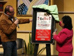 Salinas fue la encargada de develar la tradicional placa conmemorativa. NTX  /