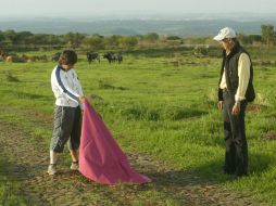 'Lagartijo', durante su entrenamiento de salón en la  ganadería de San Mateo. E.FLORES  /