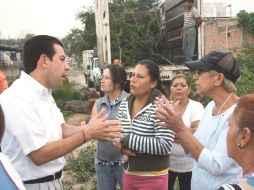 En 2010, en Los Puestos se registró la muerte de un pequeño durante el temporal. Ayer, vecinos exigieron obras a Miguel Castro.ESPECIAL  /