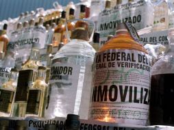 Hasta nueve años de cárcel prevé la norma para quienes fabriquen, distribuyan y expendan bebidas con adulteraciones. EL INFORMADOR  /