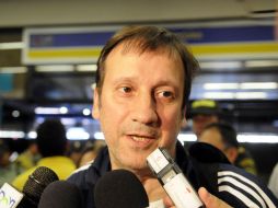 El director técnico de la selección argentina de fútbol Sub 20 Walter Perazzo habla con periodistas trás su arribo a Colombia. EFE  /