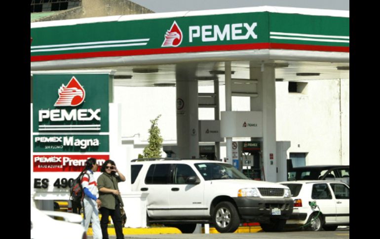 El nuevo contrato regirá las relaciones laborales durante el bienio 2011-2013 y entrará en vigor el próximo 1 de agosto. ARCHIVO  /