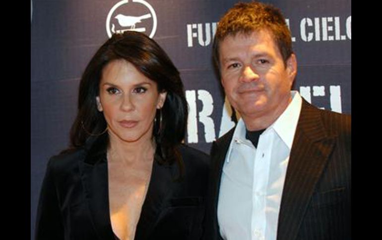 La pareja lleva casi 26 años de matrimonio. ESPECIAL  /