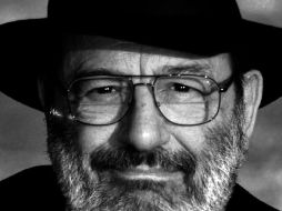El escritor Umberto Eco busca nuevos lectores con menos páginas. ESPECIAL  /