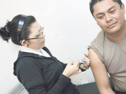 Especialistas consideran que la población no acude a vacunarse por temor a presentar reacciones secundarias. E. PACHECO  /