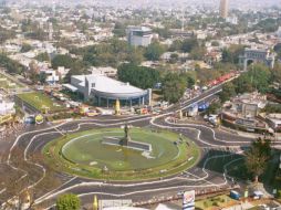 Esta mañana se anunció el cierre de los carriles de la Glorieta Minerva por trabajos de pavimentación. ARCHIVO  /