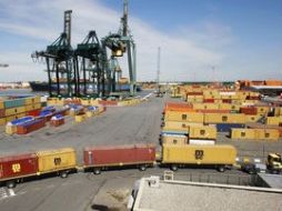 Mediante el TLC bilateral, los dos países realizan el 98 % de su comercio libre de aranceles. ARCHIVO  /